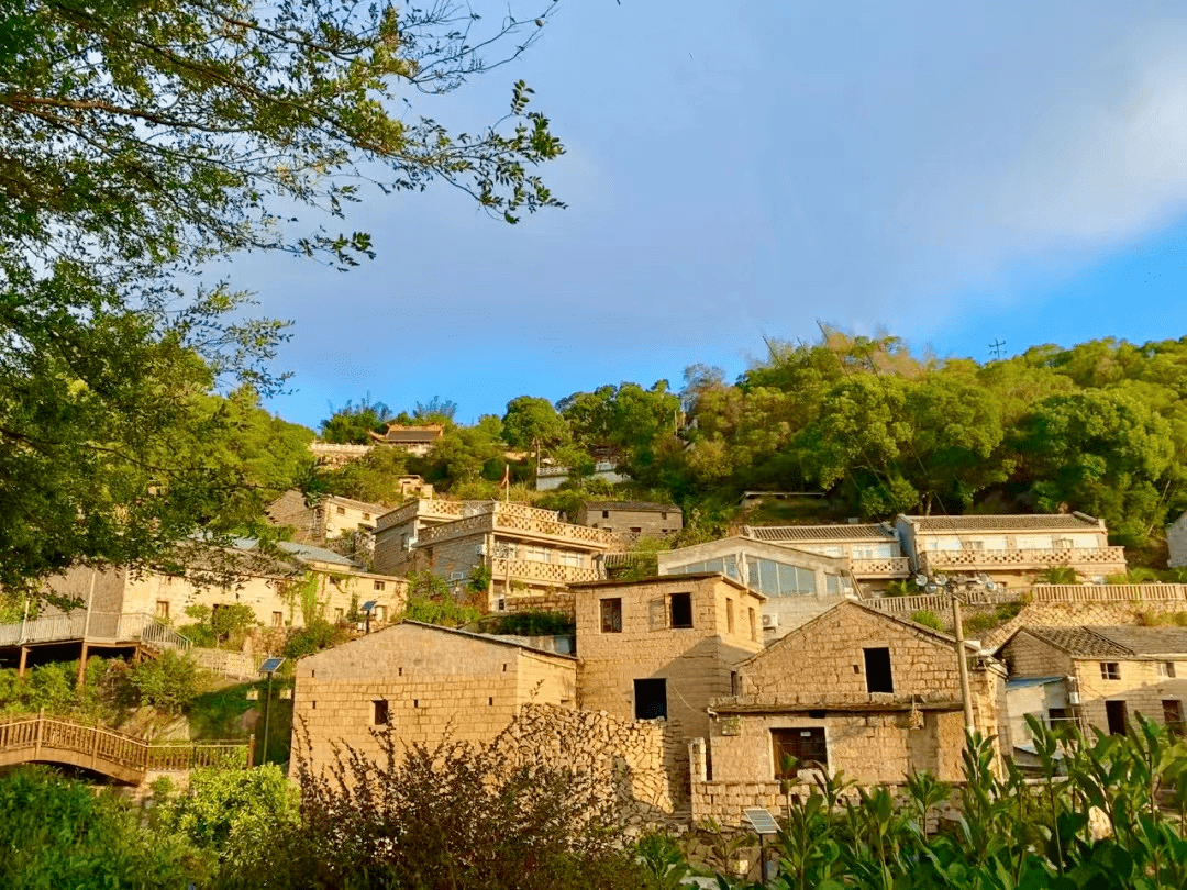 图丨黄雅婷欣赏完日出,紧接着回海琴轩民宿餐厅吃早餐,沿途都是美景.