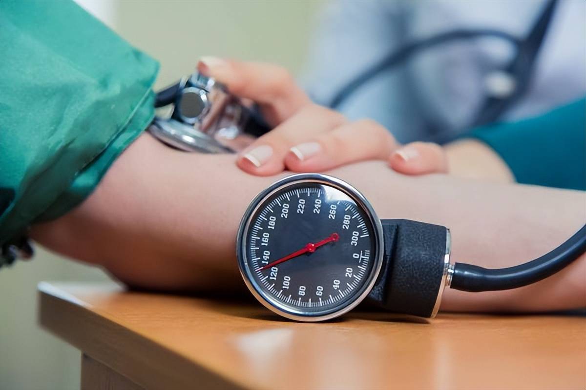 我国高血压诊断界值下调：一代更比一代高？少让孩子沾上3个恶习