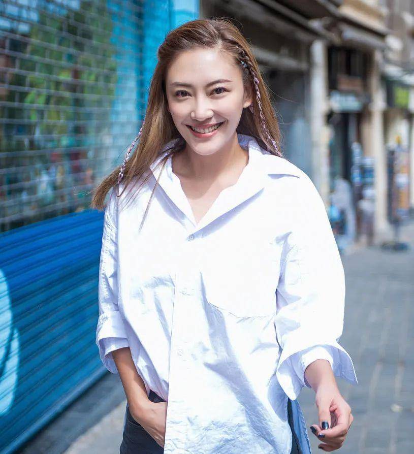 大s嫁国外人,张雨绮,戚薇,应采儿,敢爱敢恨的她脑袋装什么?