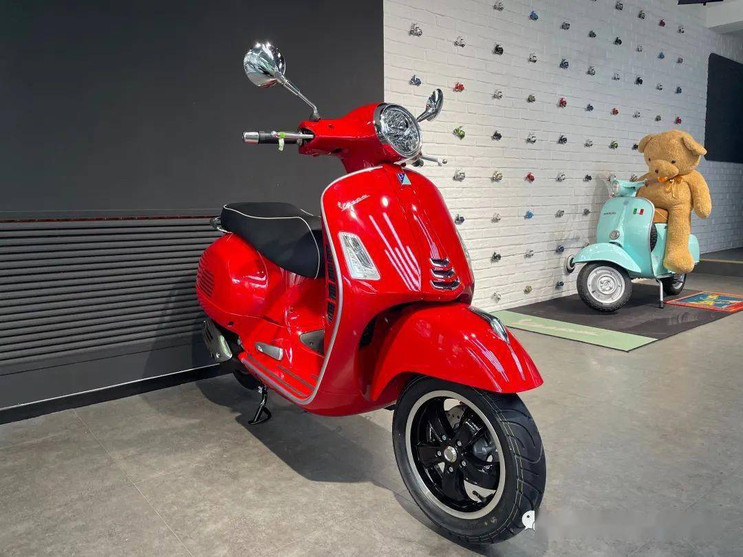 vespa gts 300 super 活泼亮眼,让人赏心悦目_搜狐汽车_搜狐网