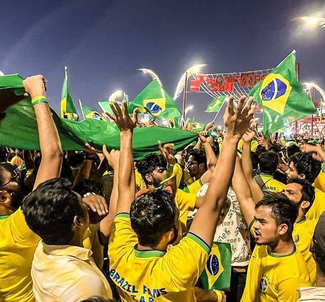 巴西球迷占领卡塔尔,贝利国王热情高呼:赢得第六届世界杯