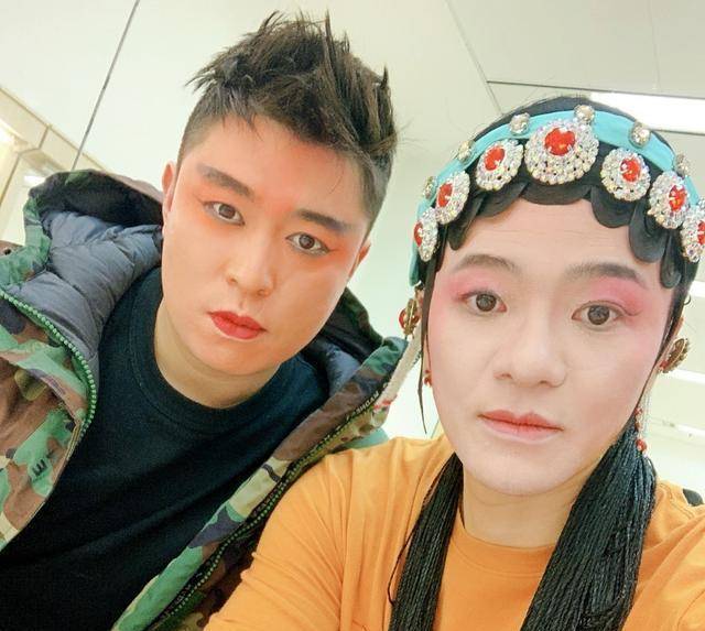 而李鹤东和他的哥哥李云杰被师父成为德云社的"忠臣孝子"