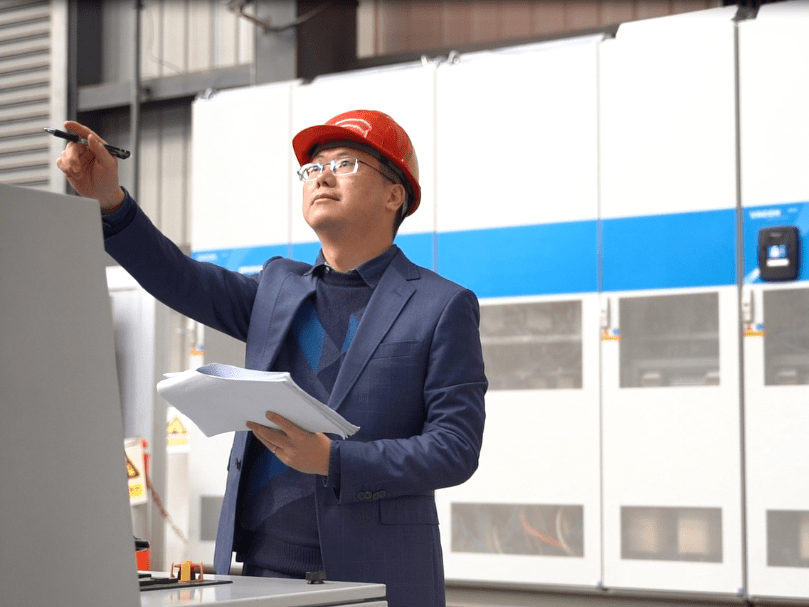 华东理工大学教授龙东辉从事航天热防护材料与工程相关科研工作,开展