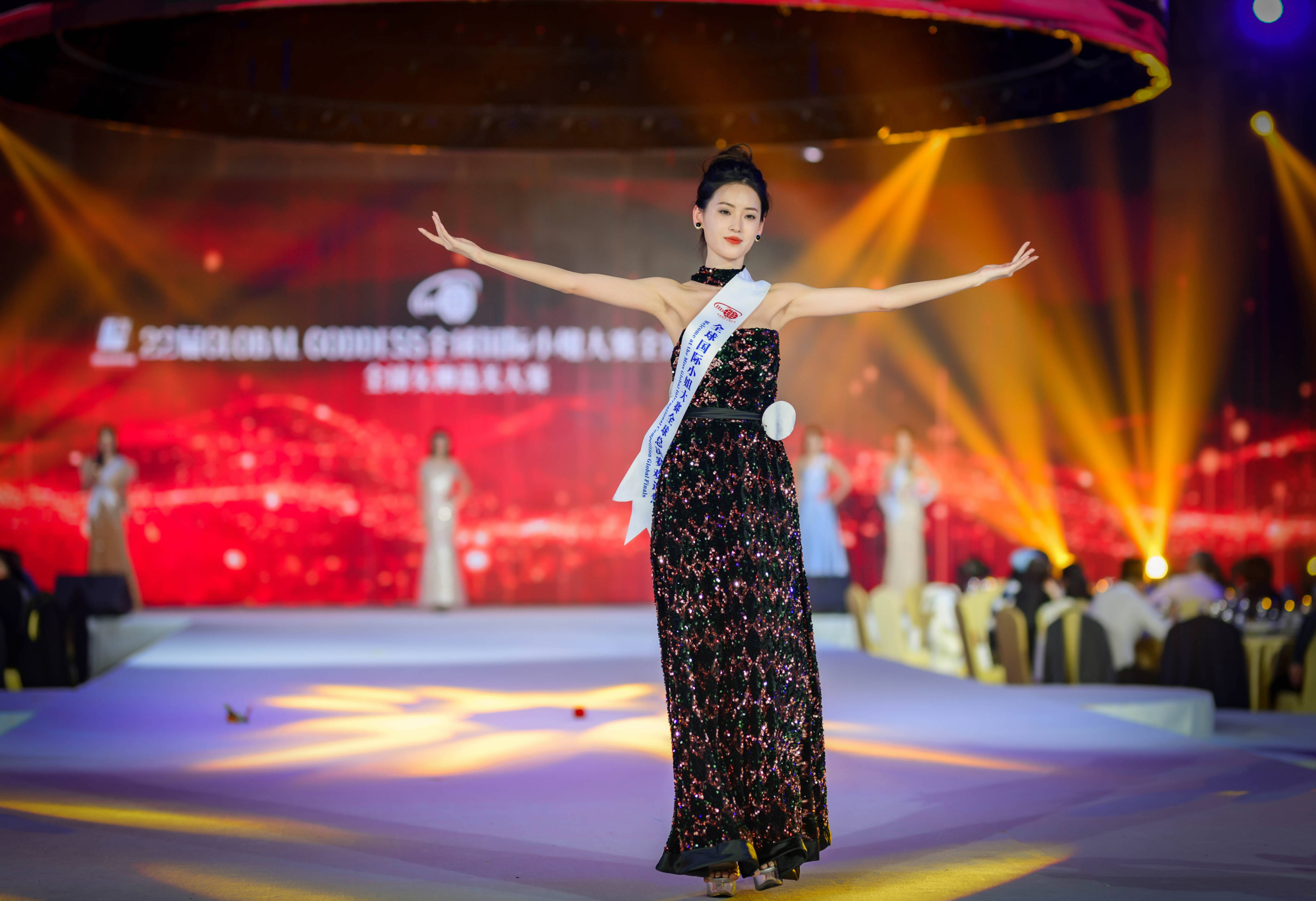 获得22届global goddess全球女神选美大赛全球总决赛十强:佳丽马瑜鸿