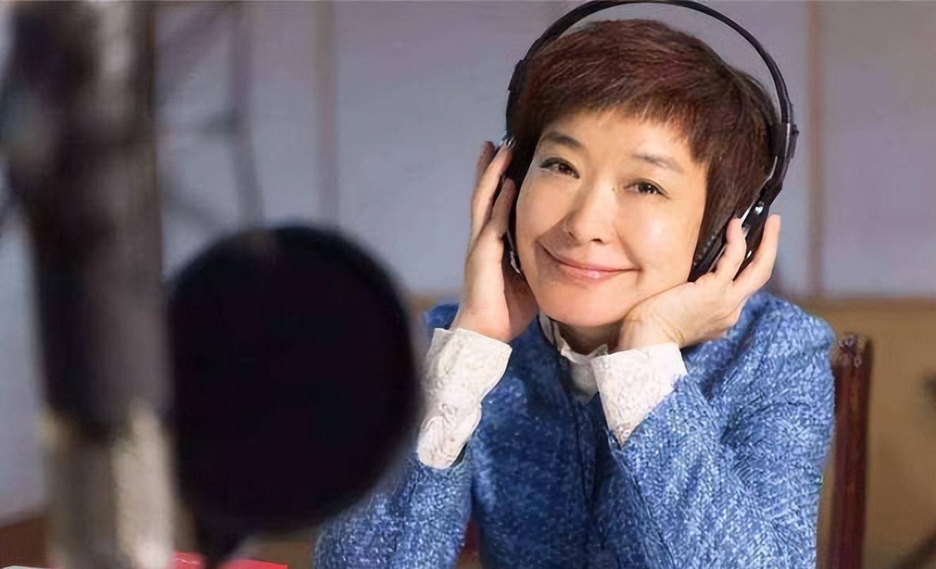 央视主持人吉雪萍:嫁富豪老公幸福美满,一儿一女凑成了一个好字_认可