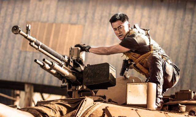 之后,吴京着手准备《战狼2》的拍摄.