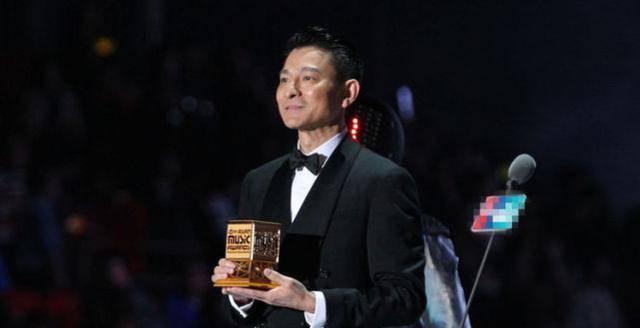 《人潮汹涌》迎来春天,12亿迪士尼大片终究输给了刘德华的口碑_华仔