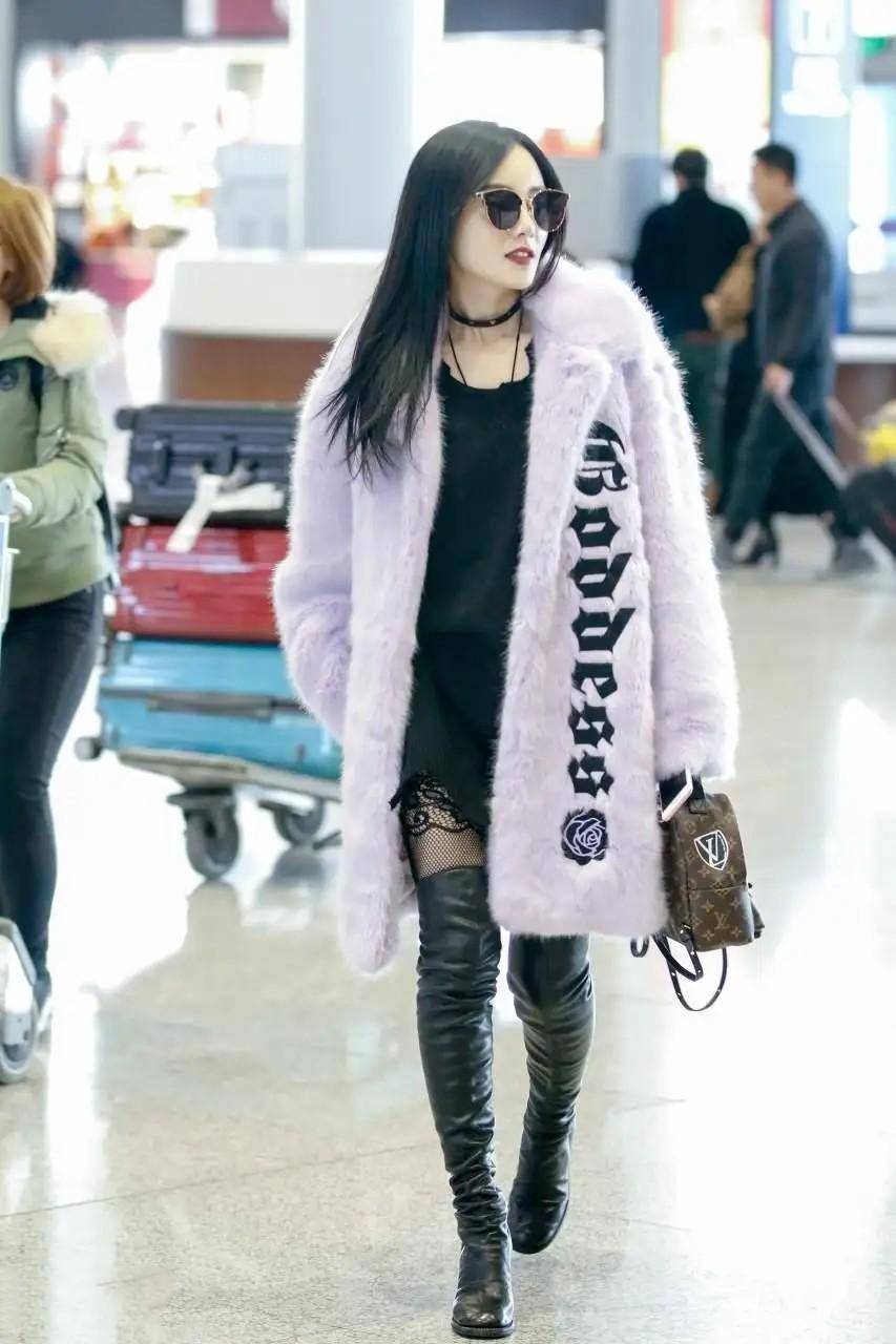 李小璐无戏可拍后照样高调,穿皮草外套有贵妇范,身材颜值都在线_大衣