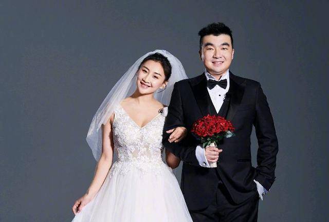 奥运冠军大秀恩爱,老公贴心给她按摩脚_何雯娜_女儿_因为