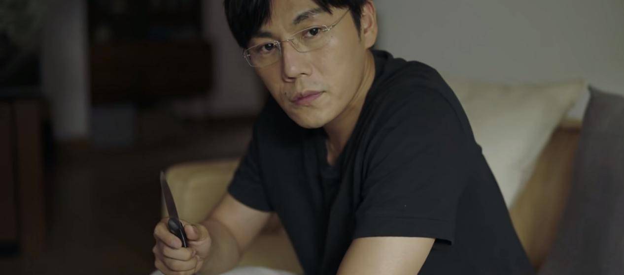 《隐秘的角落》秦昊演技爆表,剧中婚姻悲惨,剧外与伊能静太恩爱_张东