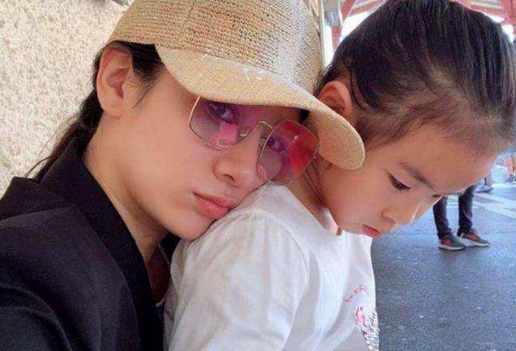 53岁周立波凉了,做大厨照片曝光仅75人转发?