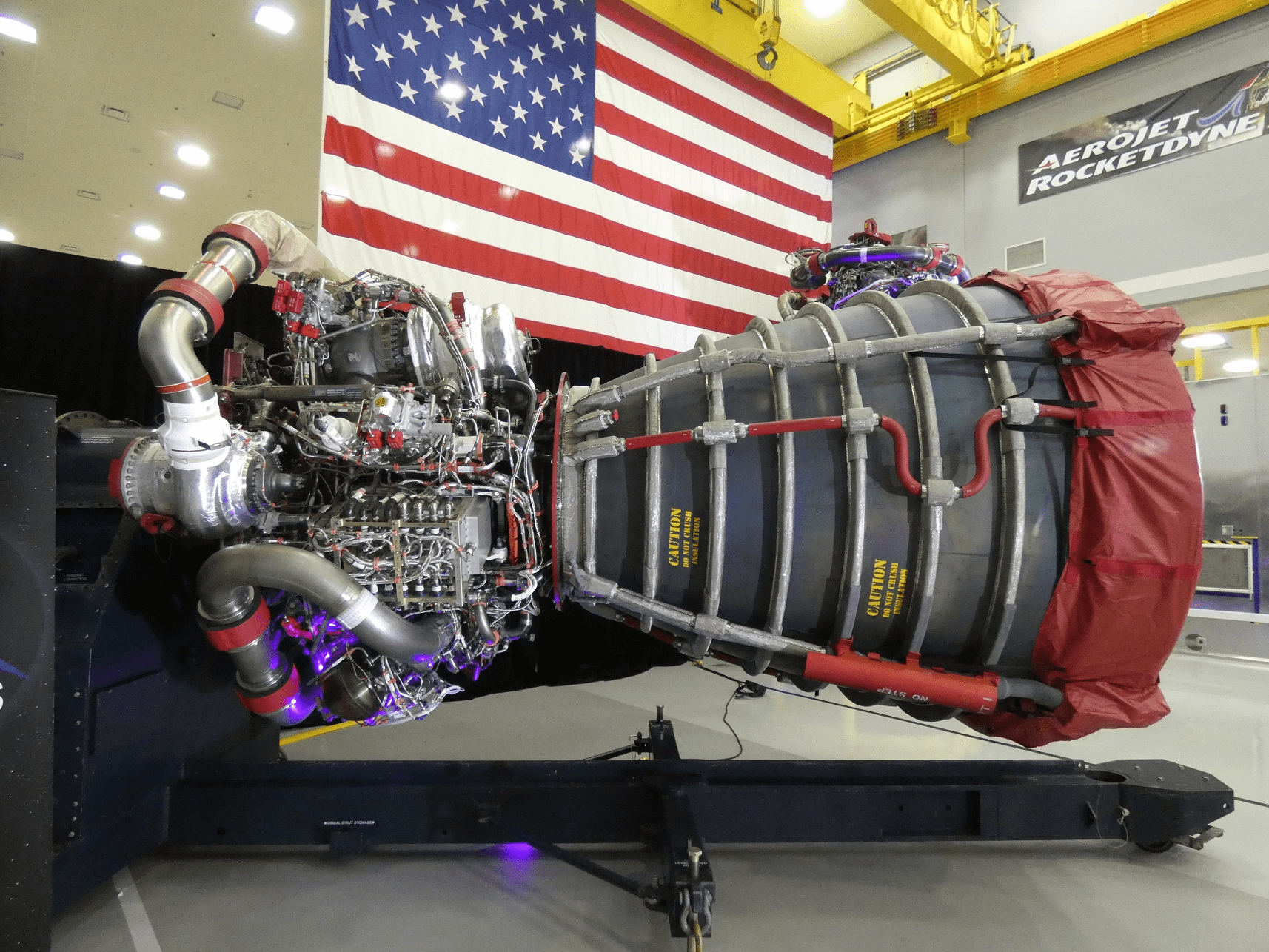 多级火箭每一级都有单独的芯级发动机,sls芯一级采用4台航天飞机所用