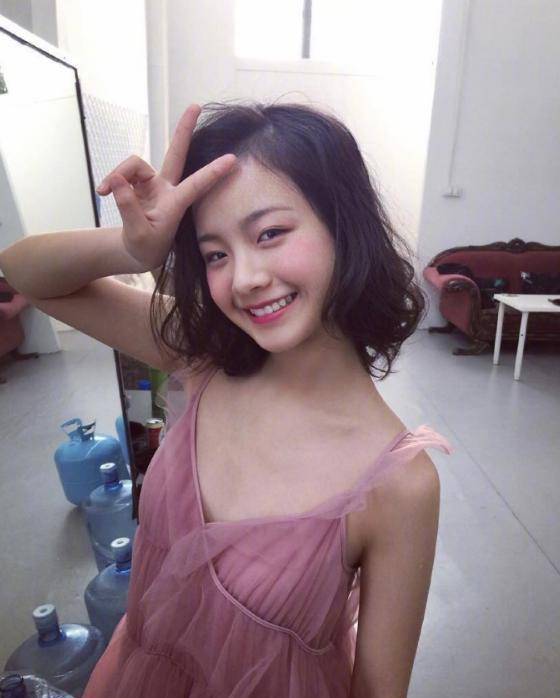 私下穿搭超元气,吊带背心俏皮可爱_衬衫_气质_妹子