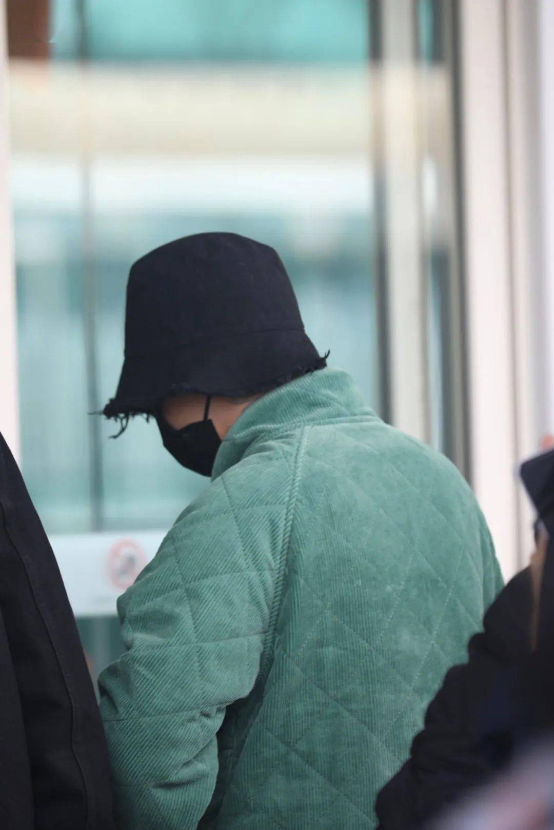 私人行程!最新权志龙前往仁川机场登机