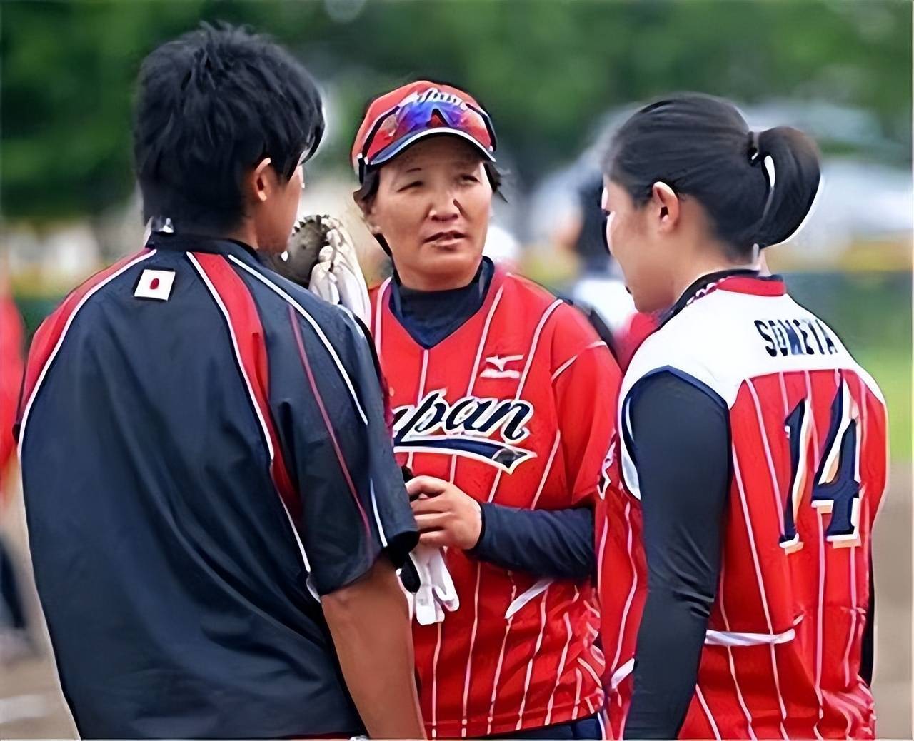 宇津木妙子慢慢便成了任彦丽的朋友,姐姐以及偶像.