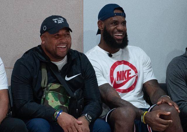 出头,后半生换来了荣华富贵,他的故事让人动容_迪亚哥霍姆_兄弟_因为