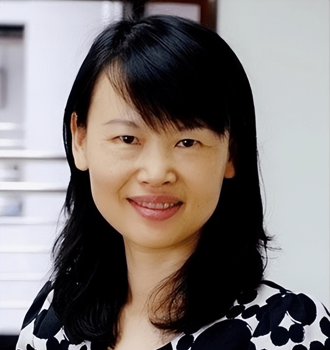 身家10亿反遭妻子抛弃,为摄影摔断腰,和女星传绯闻_罗红_王蓉旻_蛋糕