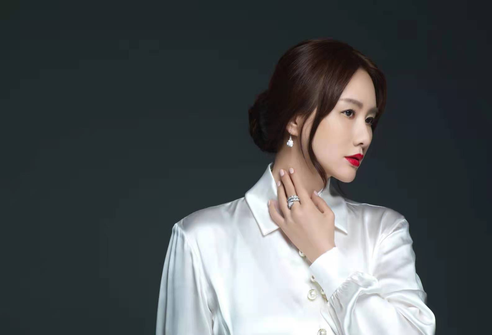 晶女郎孟瑶结束9年婚姻,分手原因是性格差异?