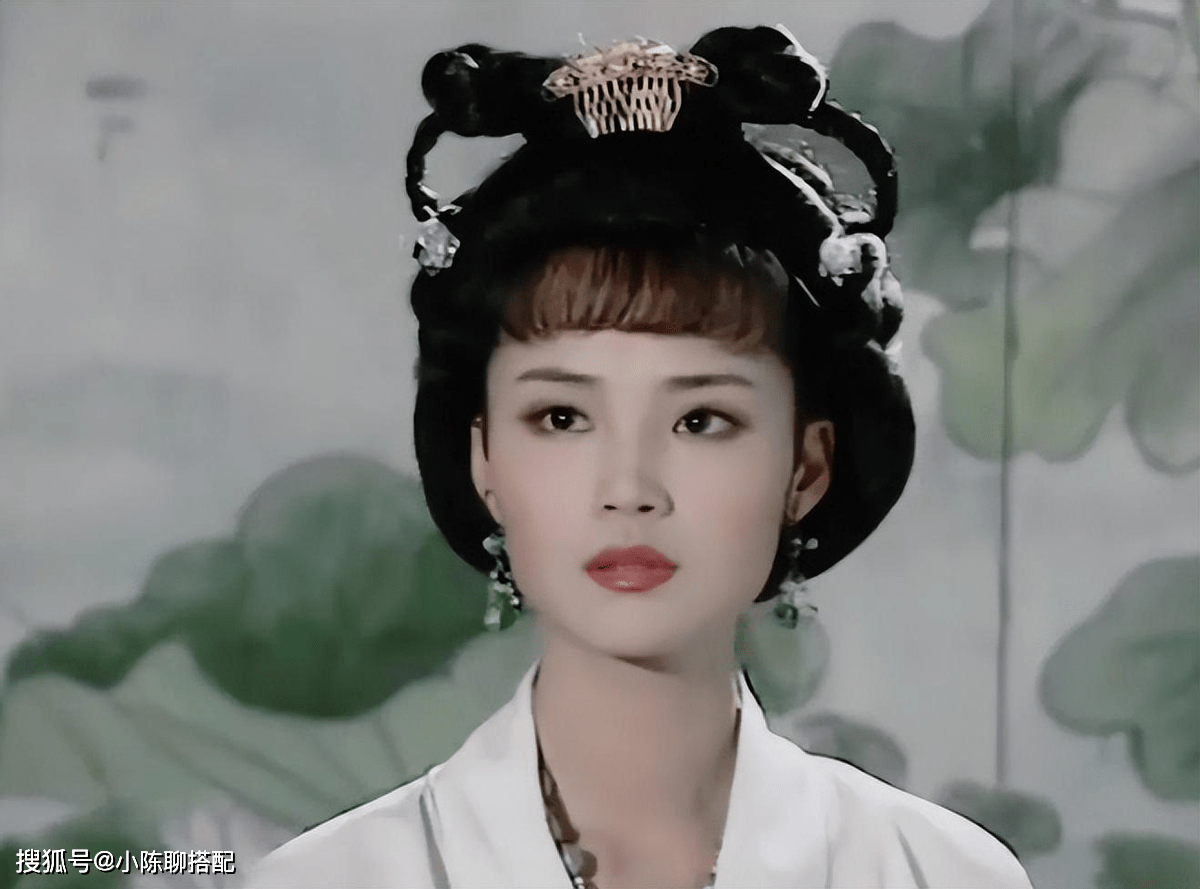 "上官婉儿"茹萍:56岁穿搭显身材还减龄,真是越老越有韵味_气质_基础