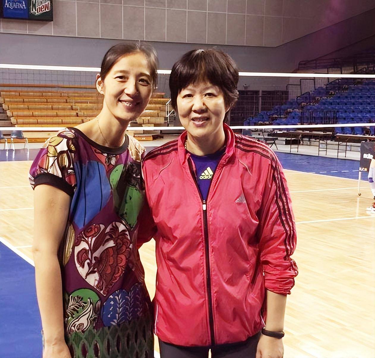 "最美副攻"李月明:芳华闪耀排坛,离婚再婚都有泪_中国女排_李国君