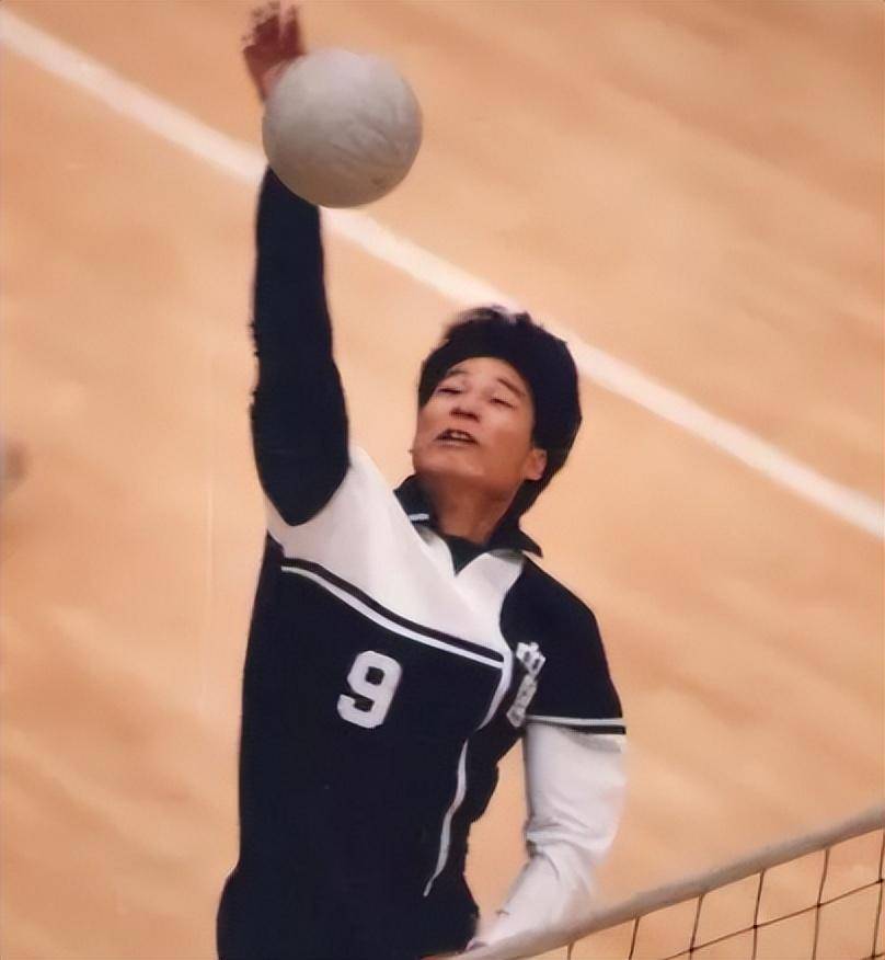"最美副攻"李月明:芳华闪耀排坛,离婚再婚都有泪_中国女排_李国君