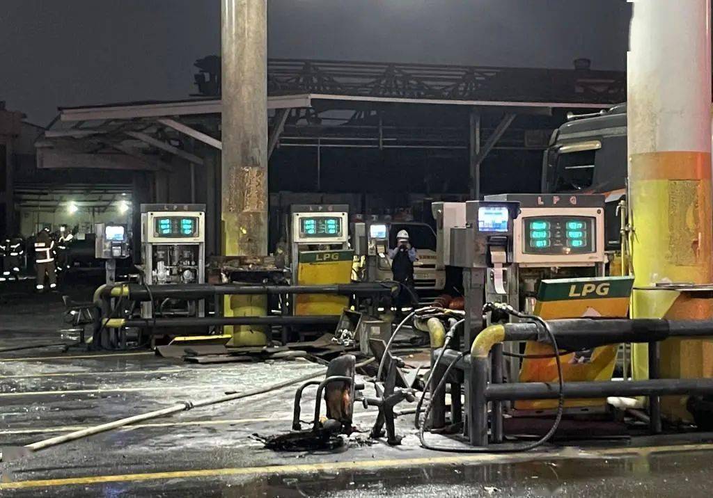 爆炸!7人受伤!_燃气_加气站_救援