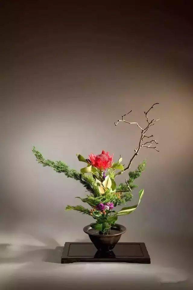 佛前供花︱传统插花艺术的佛教品格！_鲜花_莲花_供养