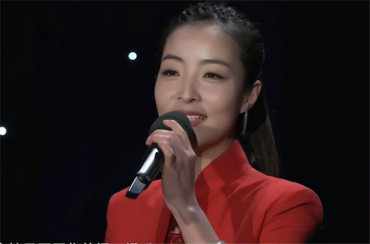 王小妮,被姐姐王二妮带进圈,气质有加_音乐节_陕北_延安