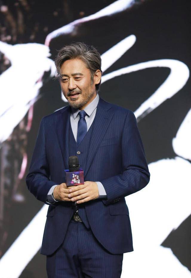 52岁的吴秀波在事业顶峰时期跌落,演技可以人品太差,复出太难_感情