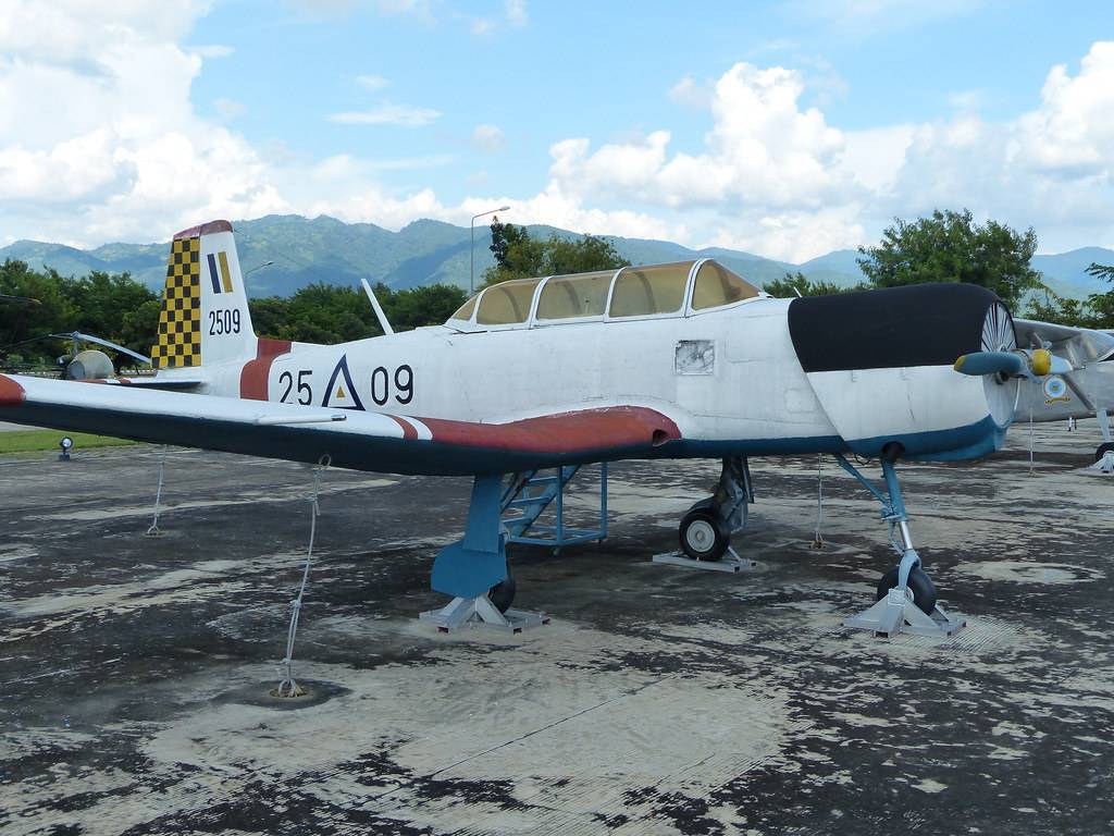 缅甸空军一架初教6教练机在德林达依省德耶羌镇坠毁,飞行员安全逃生