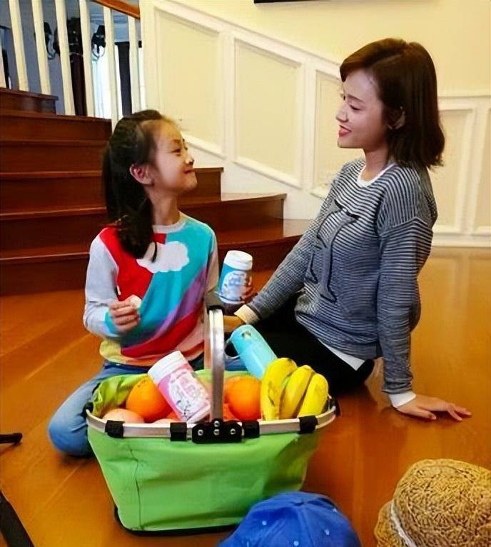 叶一茜:巅峰时期嫁人,生女被婆婆"赶回"娘家,她做错了什么?