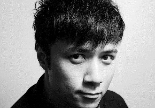 古巨基晒全家福,妻子52岁生娃,老来有喜幸福得像个孩子_时候_身体