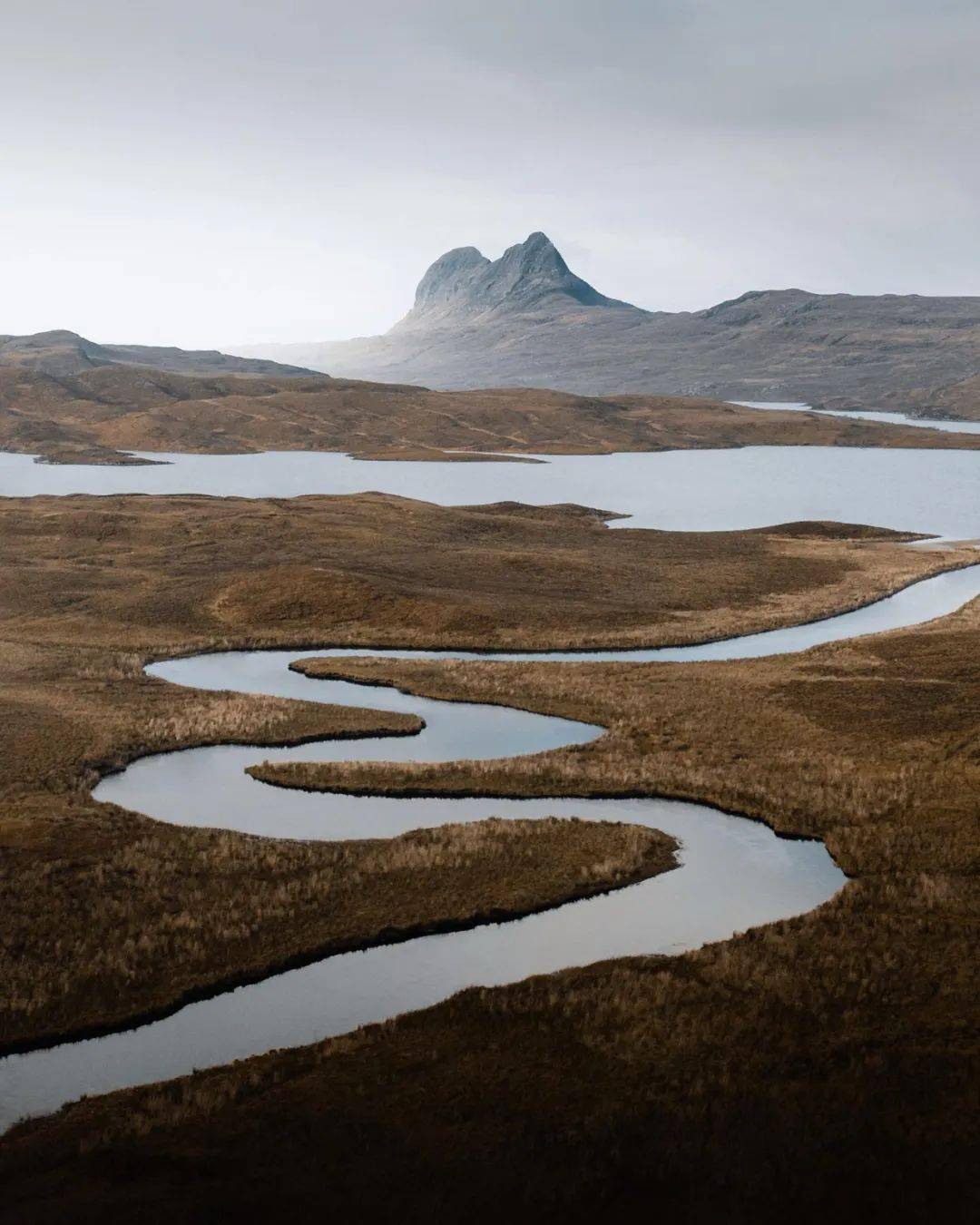 的照片风格非常的静谧和谐,用低饱和度的色彩搭配出了非常耐看的照片