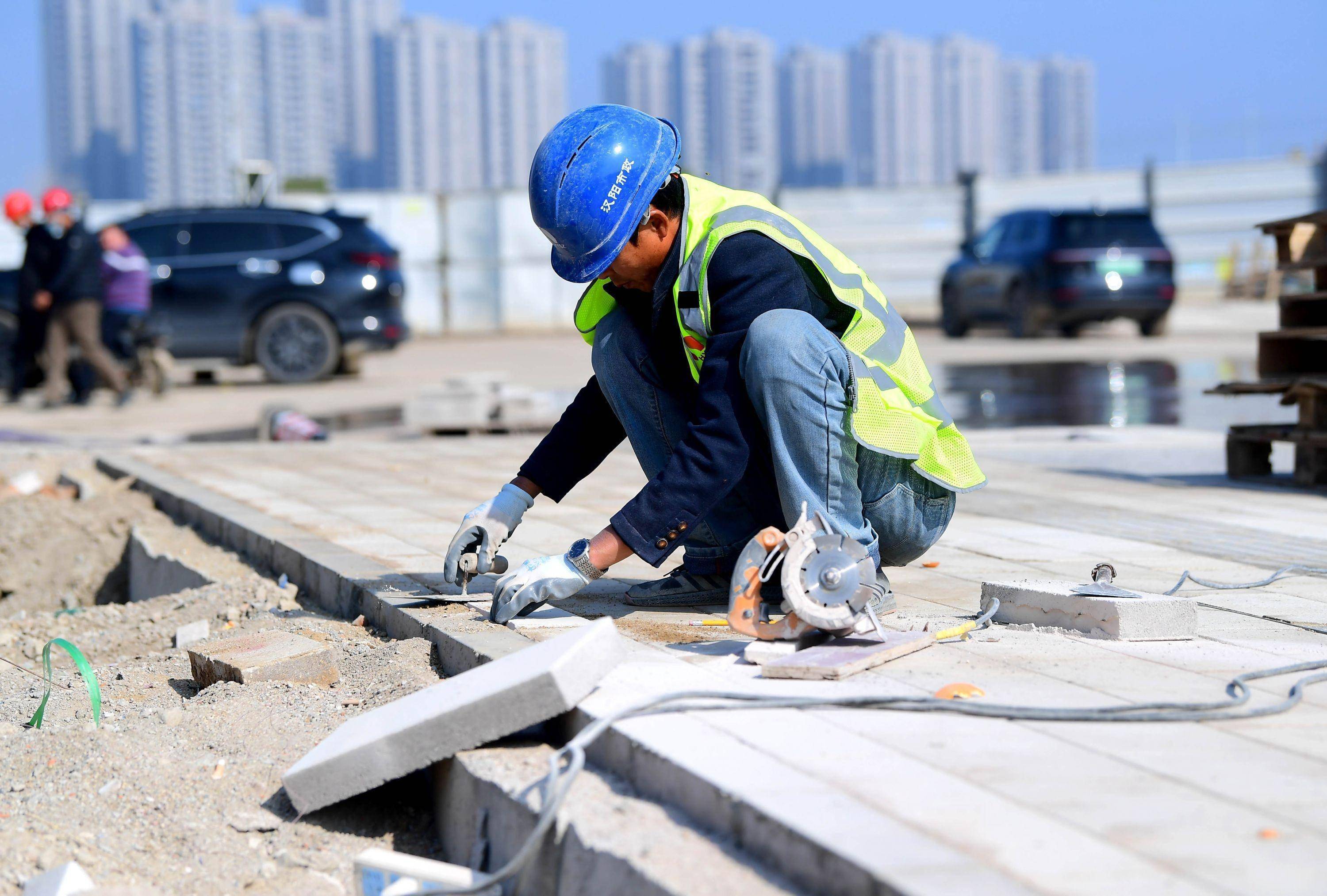 工业厂房承建:打造高效生产力的坚实基础