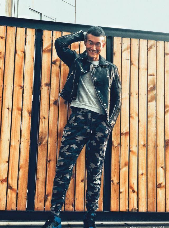 从知名男模到银幕硬汉,这位肌肉型男,实力证明阳刚的男人:真帅_王雨