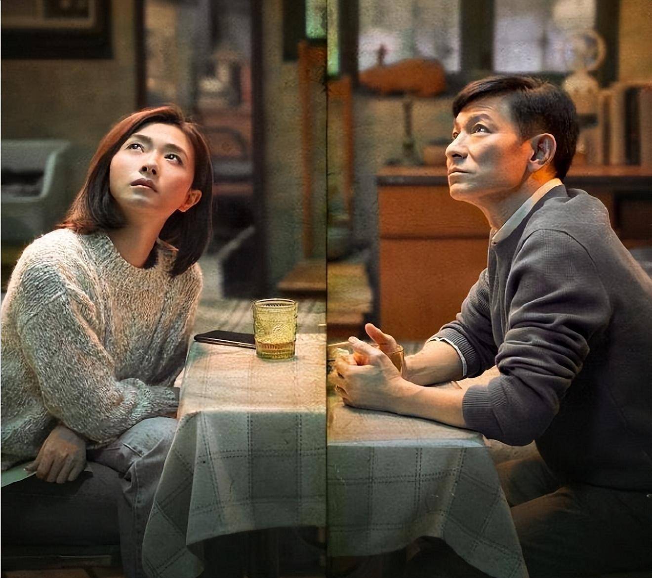 (转)《人潮汹涌》影评-一部优于唐探3的荒诞喜剧片_情节_剧情_的设计