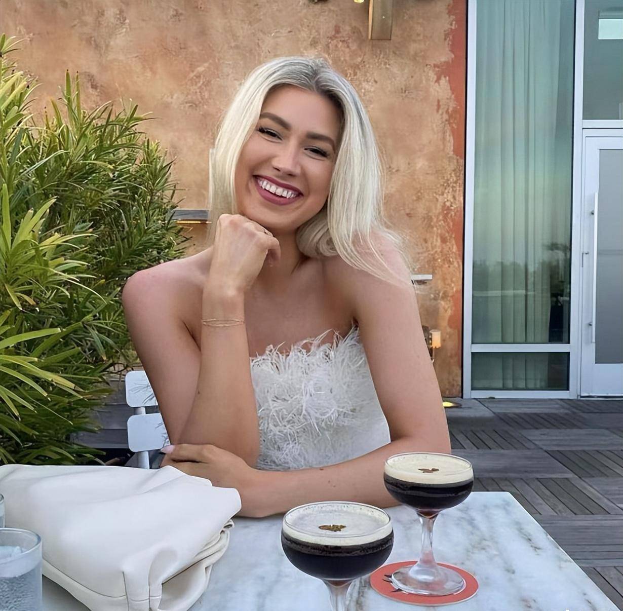 洛佩兹和女友的近照,姚明年薪1.7亿,女友很漂亮_洛佩斯_中锋_赛季