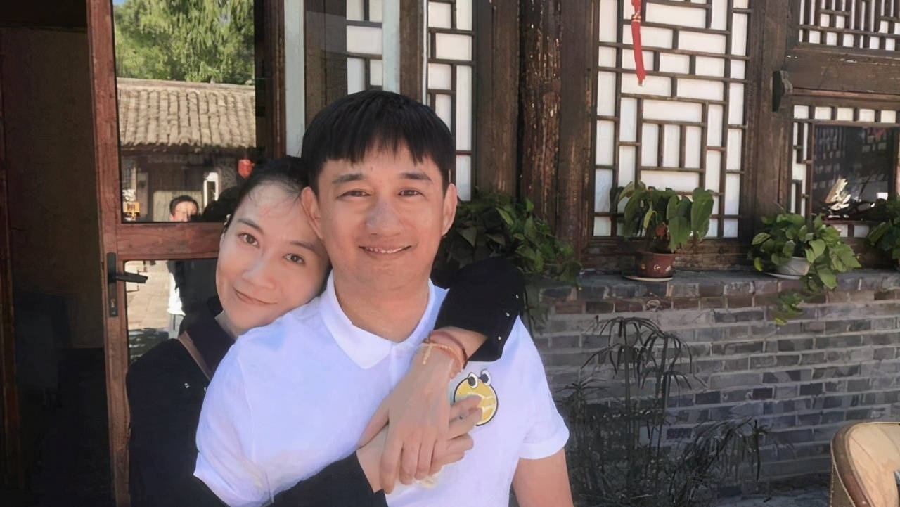 温峥嵘自曝已婚,否认为买豪宅接烂片,海清曾献血请吃烤鸭_黄磊_节目