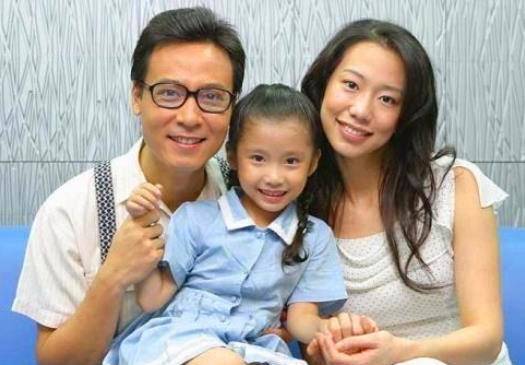 却有"美腿皇后"之称,17岁被成龙看上,34岁嫁入豪门成这样_吴辰君_古装