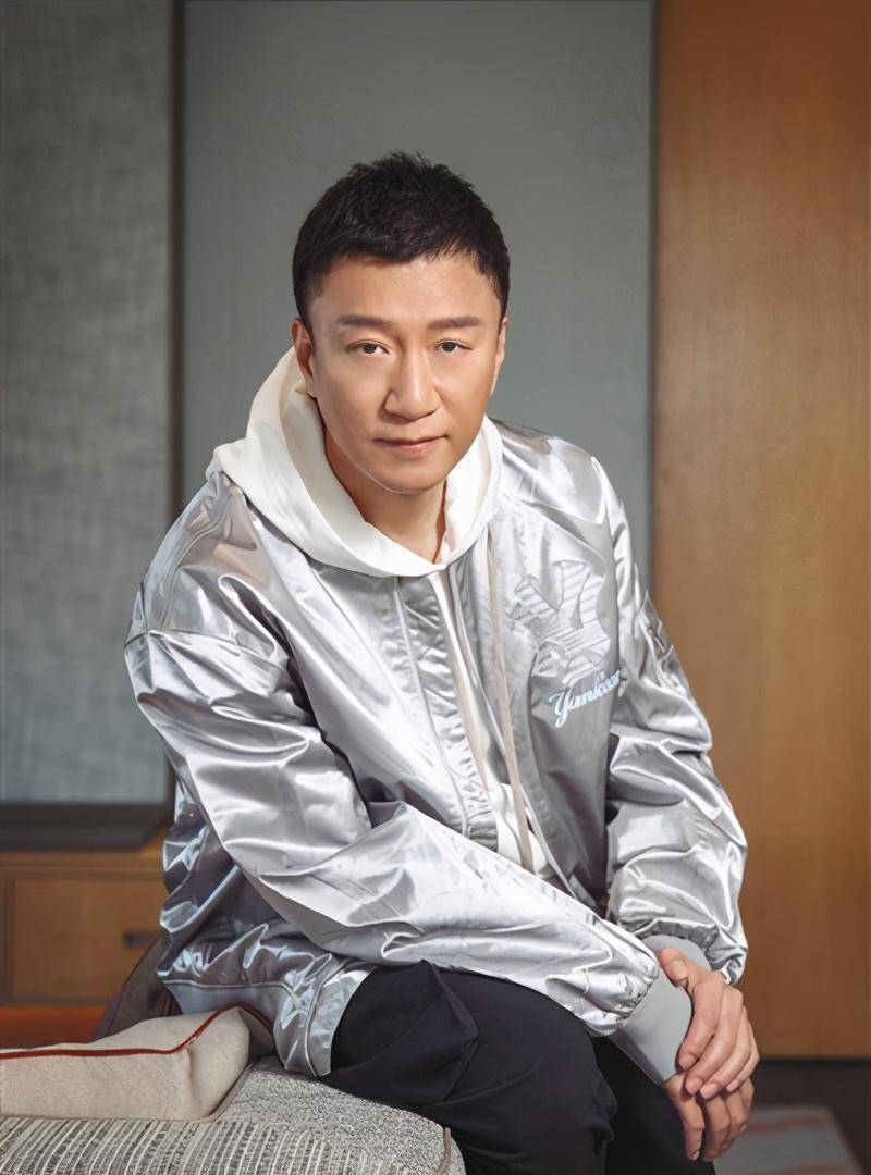 被孙红雷狠心分手,曾为他下跪拉资源,雷哥走红后立即分手_丁嘉丽_名气