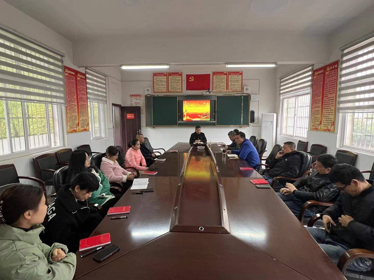 安乡县官陵湖中学召开班主任工作经验交流会_建设_班级_方面