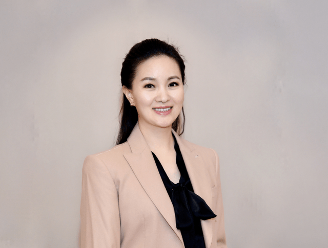 也是雷佳与陈正拜能够门当户对,和美相处的真实原因.