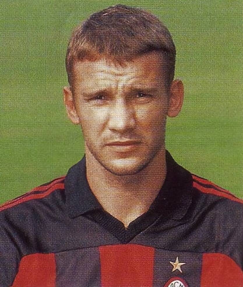 分享其ac米兰球员生涯历年标准照_赛季_巴斯滕_对方