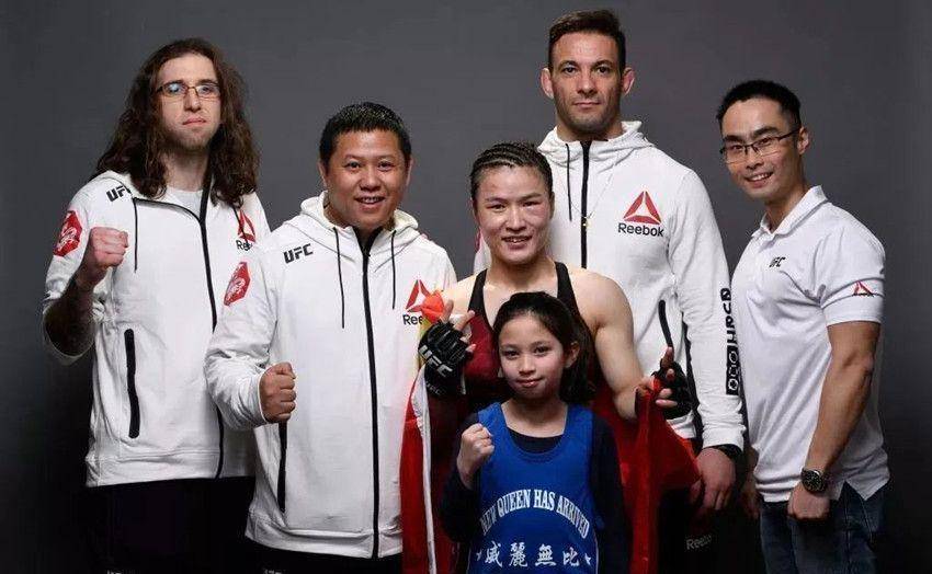 张伟丽:从被打得想退学到成为世界级拳王,母亲从不看其比赛_训练_散打