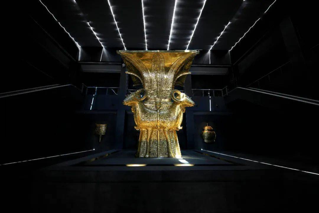 灰汤方特人声鼎沸沩山沩水山河鼎秀"青铜之乡"文明鼎盛,"红色故里