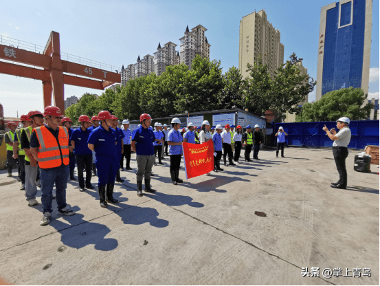 中铁一局青岛地铁6号线05工区峨～富区间右线成功上跨1号线既有线