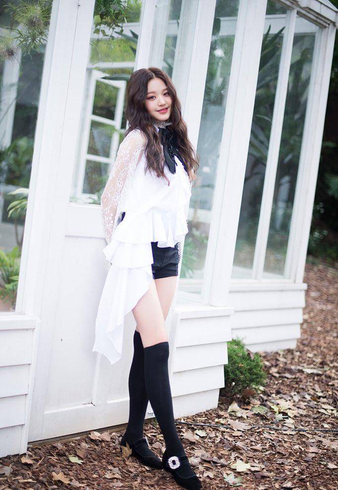 长腿少女张元英,04年出生的小妹妹,拥有逆天长腿真是太好看了_组合