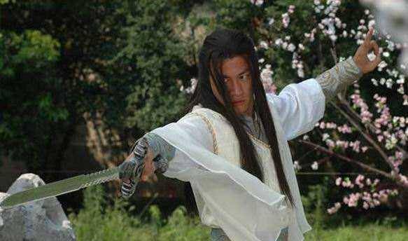 大侠们都说剑在人在,古龙却说你那是犯贱_西门_龙的_父亲