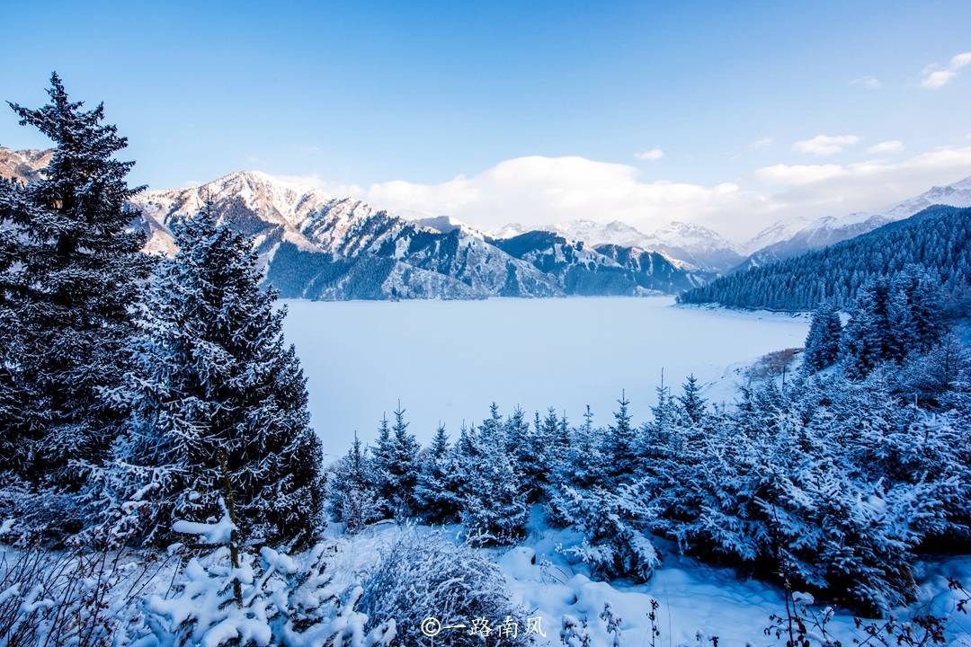 新疆天山天池冬天图片