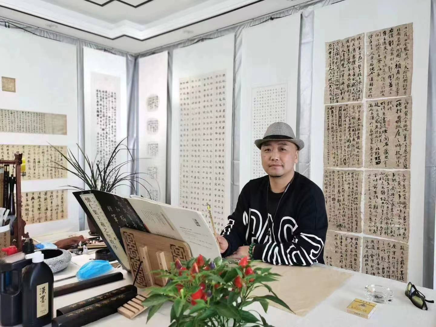 别署 積墨堂主人 ,龙城王君,雅君中国硬笔书法家协会会员青海省书法家
